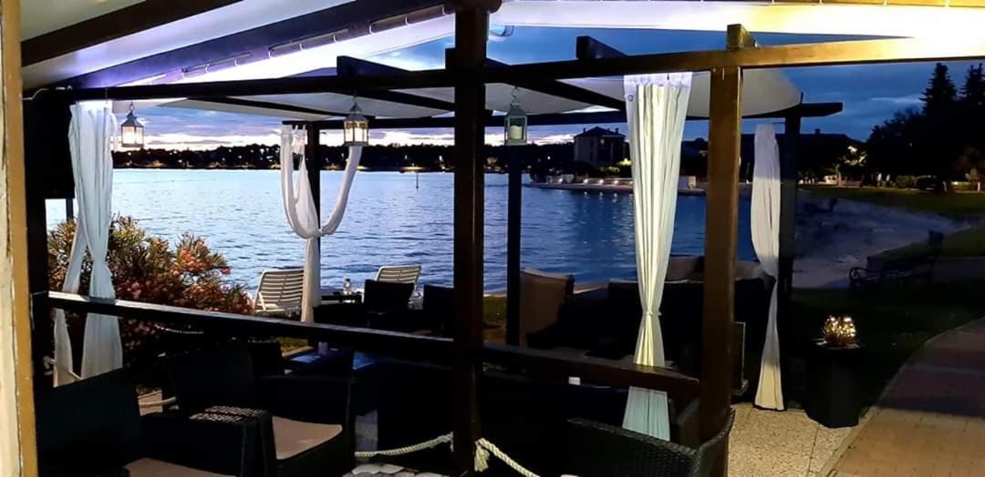 App Katerina Lägenhet Novigrad Istria Exteriör bild